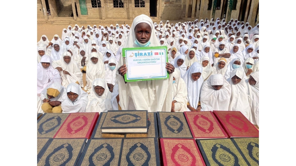 Kur'an-ı Kerim Dağıtımı